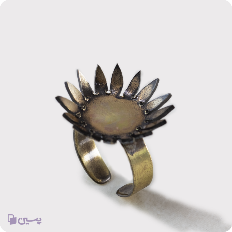 انگشتر برنجی طرح نیلوفر کبود (شانزده پر)