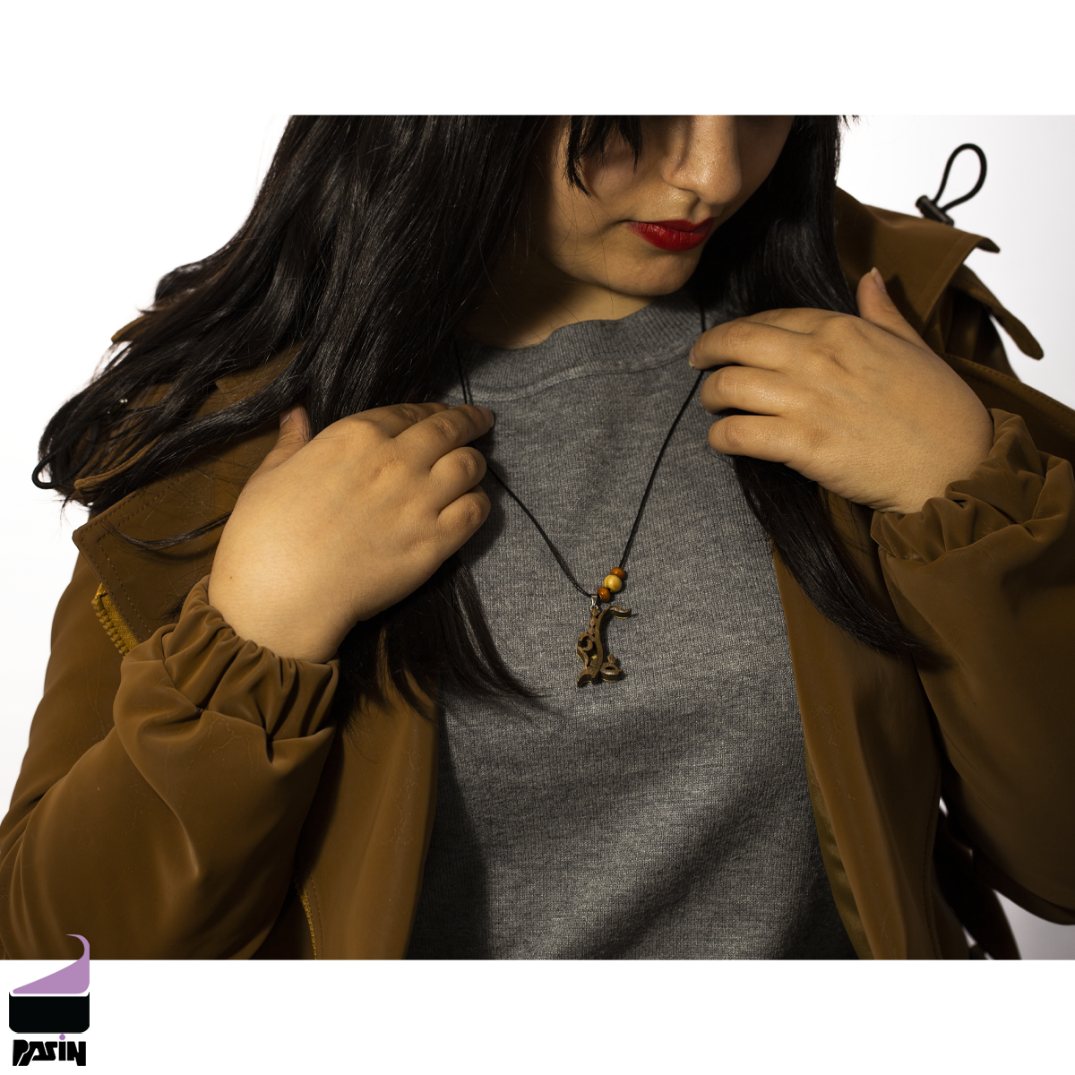 گردنبند چوبی آغوش