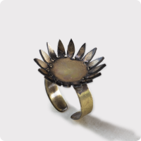 انگشتر برنجی طرح نیلوفر کبود (شانزده پر)